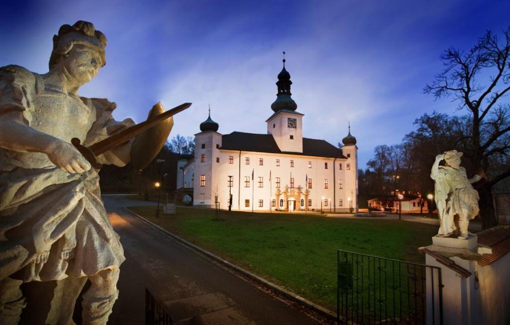 Hotel Zámek Třešť Exterior foto